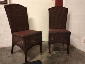 2 Bruine Loom Eetkamerstoelen - Gratis Afhalen