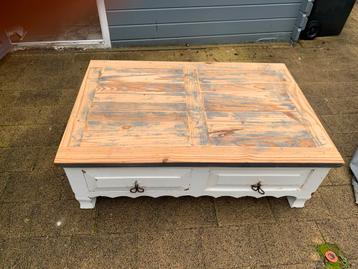 Houten salontafel met lades