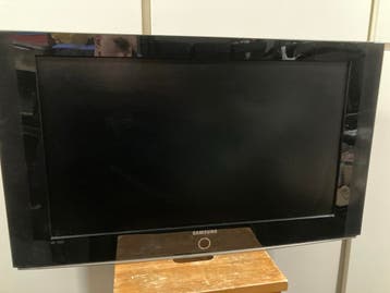 Samsung  TV met muurbeugel (80cm diagonaal)
