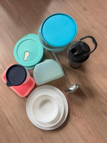 Gratis set van diverse schalen, borden en containers