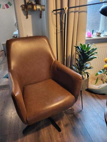 Cognackleurige fauteuil / zitstoel