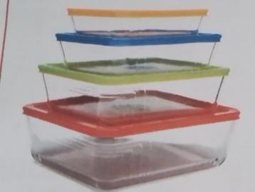 4 glazen pyrex schalen, bijna gratis. 5 euro, nw in doos