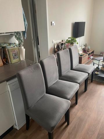 GRATIS 4 grijze eetkamerstoelen IKEA