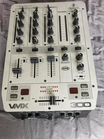 Behringer VMX300 DJ Mixer - Gebruikt