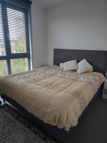 Gratis grijze Boxsprings