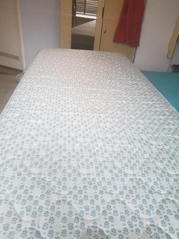 Gratis 1 persoons matras - vlekjes