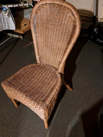 2 Gratis Bruine Rietstoelen