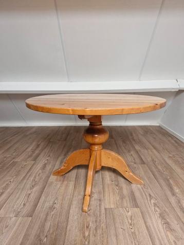 Robuuste Grenen Tafel met vijf stoelen
