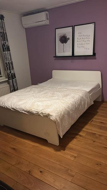 Bedframe 140x200 met beschadiging