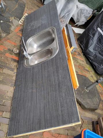 Gratis! Leistenen aanrechtblad met keukengootsteen