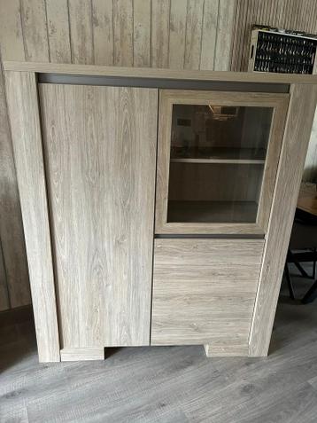 Buffetkast met lichte beschadigingen - h158xb135,5 cm