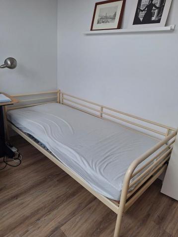 Eenpersoonsbed met matras - Gratis af te halen!