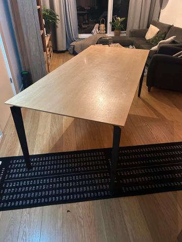 Gratis op te halen Houten tafel met stalen poten