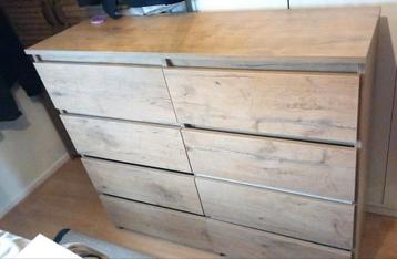 Houten ladekast met 8 lades