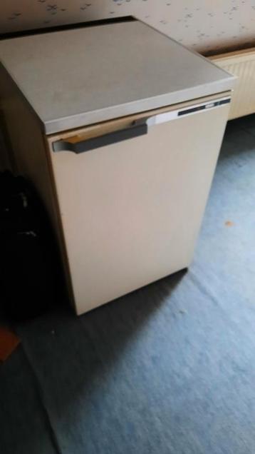 Vintage koelkast Ignis. Gratis