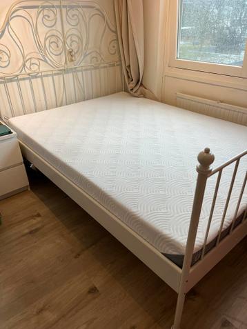 Twijfelaar wit 140 bij 200. Met houten lattebodem