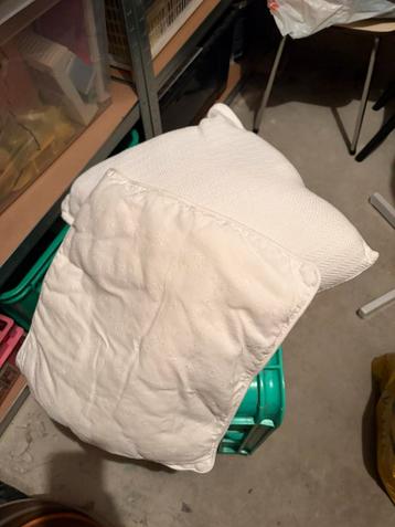 Witte kussensloop en kussen