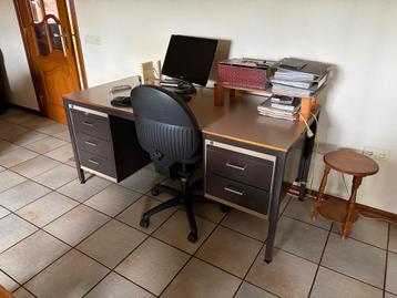 Bureau met bureaustoel - Gratis af te halen