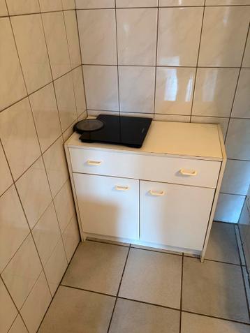 Wit badkamerkastje met lade en deurtjes - Gratis!