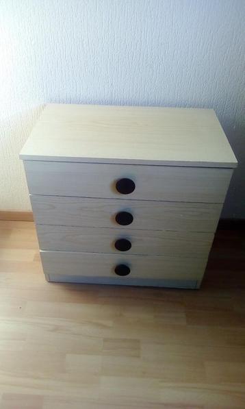 4 laden kastje  hoog 59cm  breed. 60cm diep 37 cm