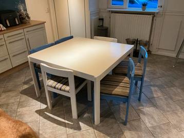 Eettafel vierkant met  6 stoelen - Gratis af te halen