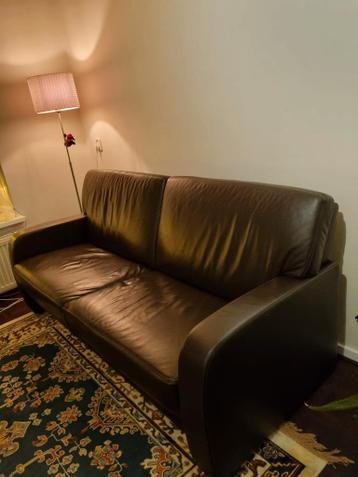 Gratis bruine leren bank - met kleine beschadiging