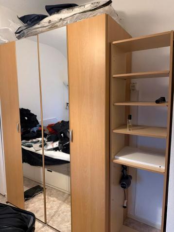 Gratis kledingkast (160cm) - Snel ophalen!
