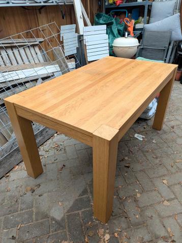 Houten Eettafel met Gebruikerssporen