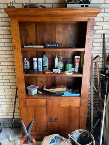 Mooie kast zonder inhoud GRATIS