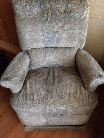 Comfortabele relax fauteuil met bloemenmotief