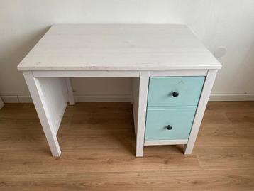 Kinderbureau met 2 lades.