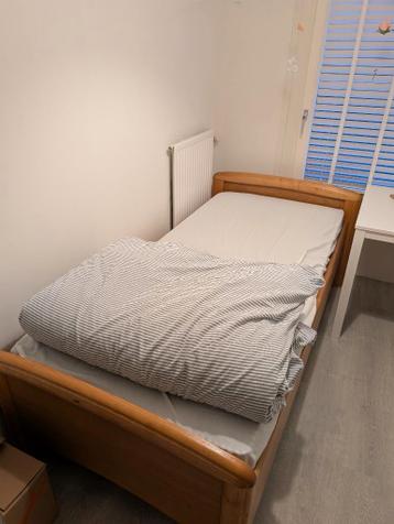 Gratis eenpersoonsbed (lengte 208cm, breedte 95cm)