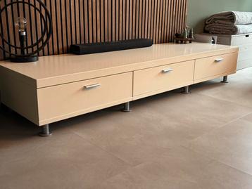GRATIS tv meubel met lades, nette staat!! Kleur wit