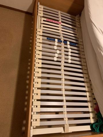 2 Eastborn lattenbodems 80 cm x 194 cm incl 2 matrassen