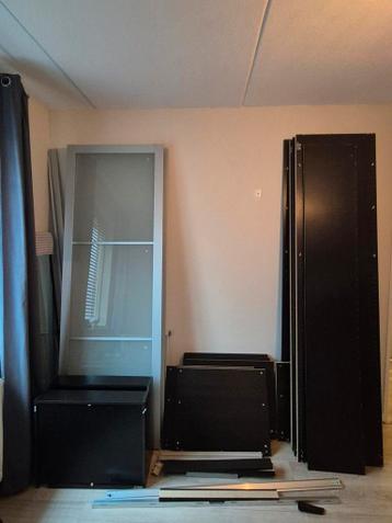 Pax kast met melkglas schuifdeuren