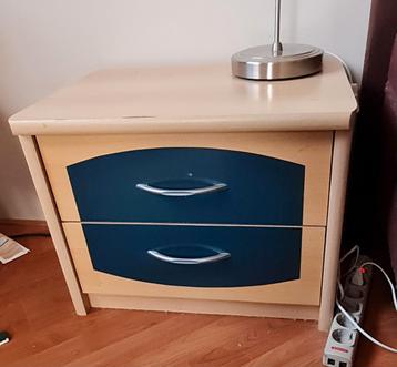 2 Nachtkastjes met lades