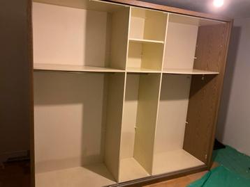 Kledingkast, 225 hoog, 255 breed, schuifdeuren, gratis