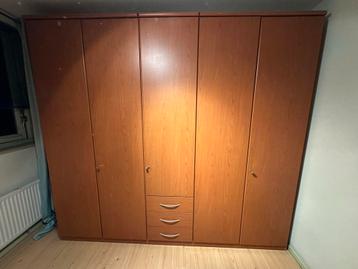 Gratis Grote kledingkast in goede staat - zelf demonteren