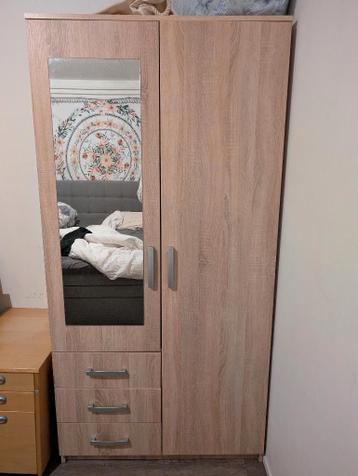 Gratis af te halen: JYSK kledingkast met spiegel + lades