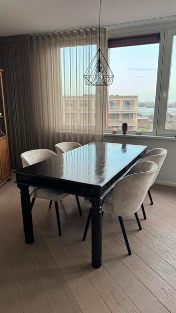 Donkerbruine eettafel - Stevig en direct op te halen!