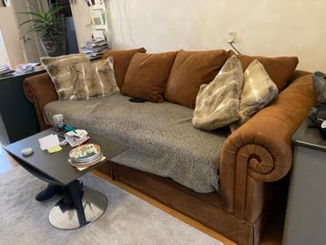 Mooie kasteelbank / loungebank / slaapbank van dik leer.