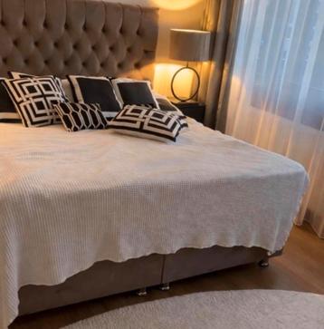 Gratis bed zonder matras zelf naar beneden tillen zolder.