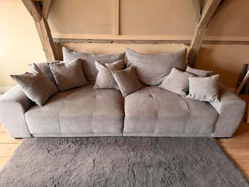 Grote, comfortabele grijze sofa (Ophaal: 27 februari!)
