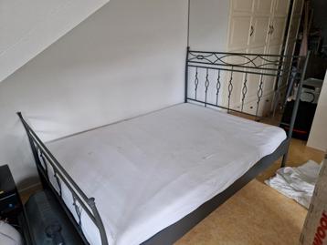 Metalen tweepersoons bed 140x200