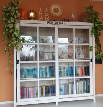 Riviera Maison Style Vitrinekast White Wash met Schuifdeuren