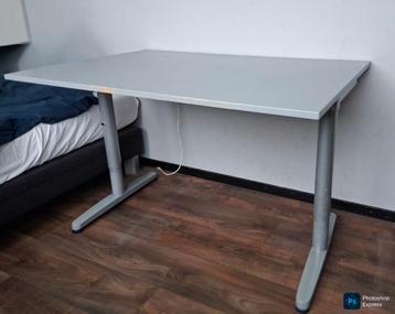 Bureau, degelijk,  maat 120x80, gratis