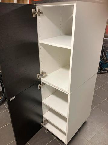 Praktische kast met planken