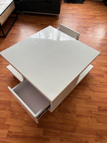 Moderne witte salontafel met opbergruimte