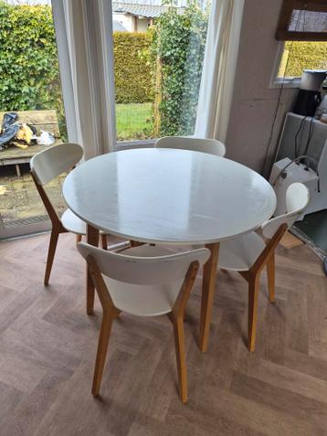 Ronde tafel met 4 stoelen