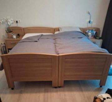 GRATIS Senioren deelbaar bed met nachtkastjes